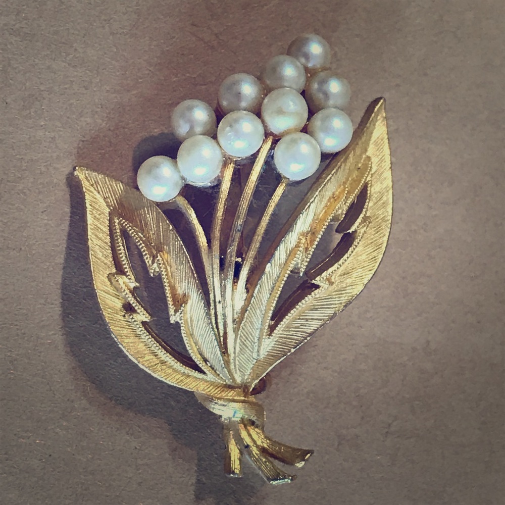 SIGNED J.J Jonette Vintage Flower W/ Pearls Brooch